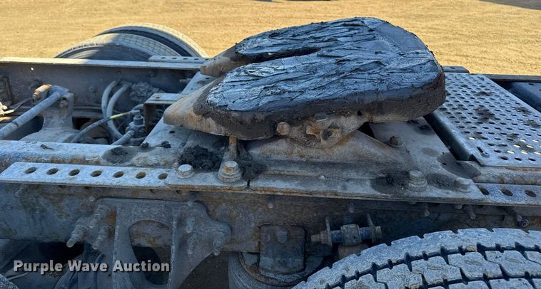 image for item DT0630 2012 International ProStar Plus 122 semi truck