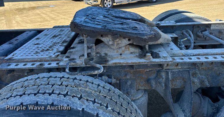 image for item DT0630 2012 International ProStar Plus 122 semi truck