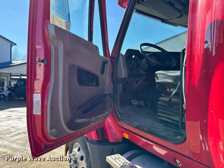image for item DT0630 2012 International ProStar Plus 122 semi truck