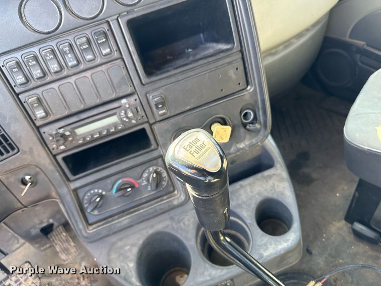 image for item DT0630 2012 International ProStar Plus 122 semi truck