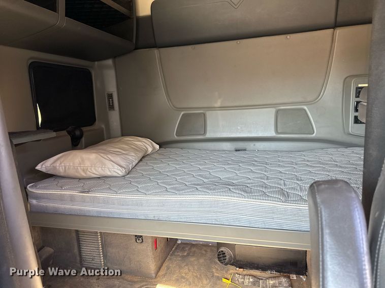 image for item DT0630 2012 International ProStar Plus 122 semi truck