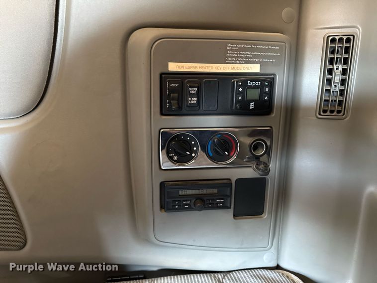 image for item DT0630 2012 International ProStar Plus 122 semi truck