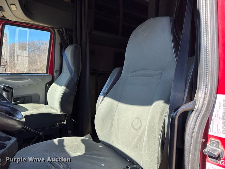 image for item DT0630 2012 International ProStar Plus 122 semi truck