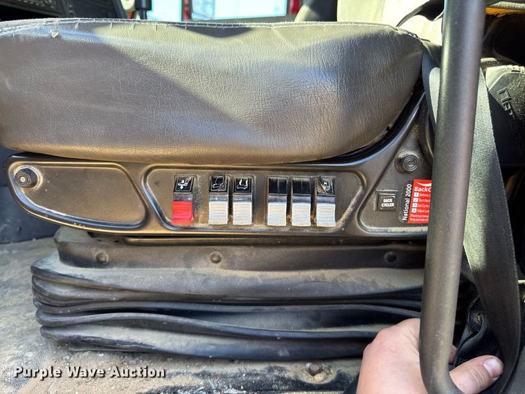 image for item DT0630 2012 International ProStar Plus 122 semi truck