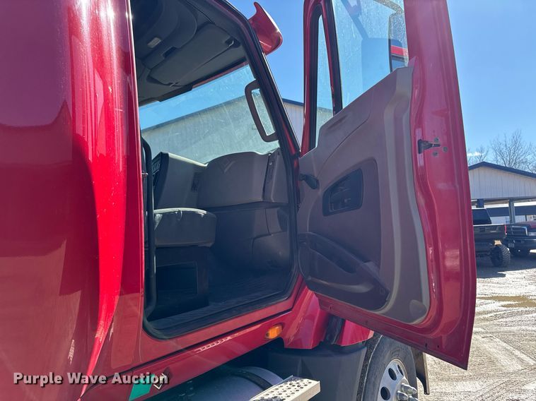 image for item DT0630 2012 International ProStar Plus 122 semi truck