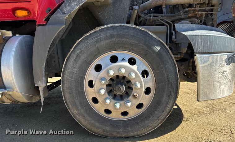 image for item DT0630 2012 International ProStar Plus 122 semi truck