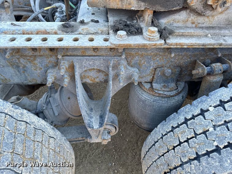 image for item DT0630 2012 International ProStar Plus 122 semi truck