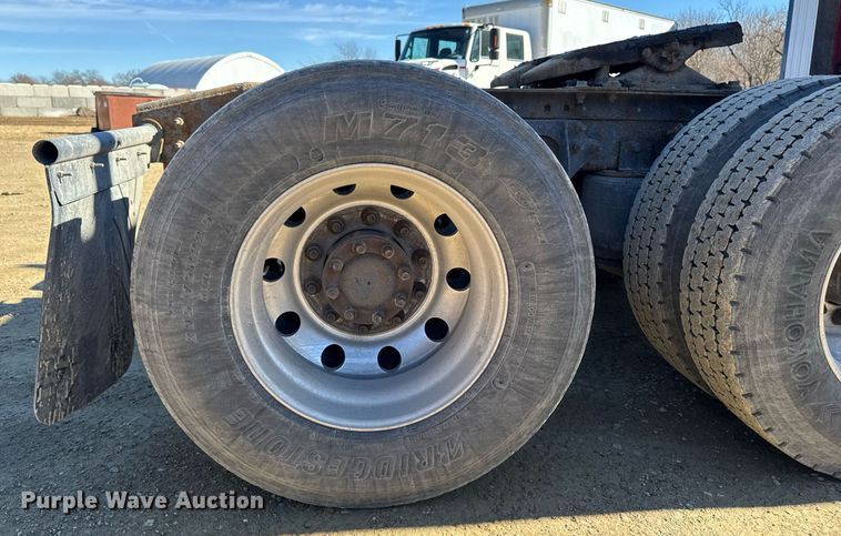 image for item DT0630 2012 International ProStar Plus 122 semi truck