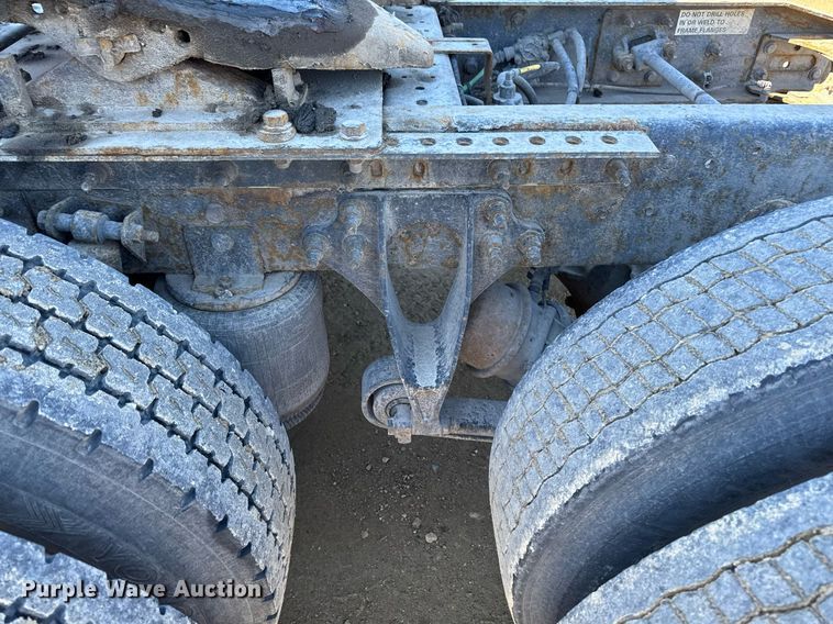 image for item DT0630 2012 International ProStar Plus 122 semi truck