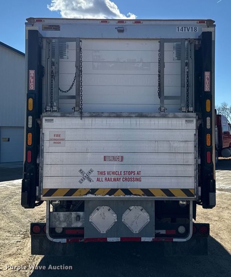 image for item DT0631 2006 International 7300 SBA box truck