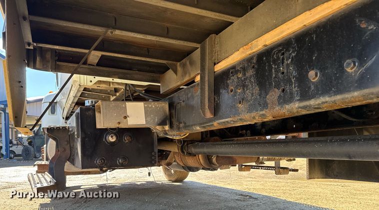 image for item DT0631 2006 International 7300 SBA box truck