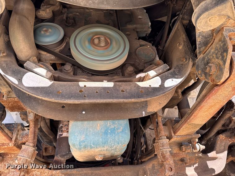 image for item DT0631 2006 International 7300 SBA box truck