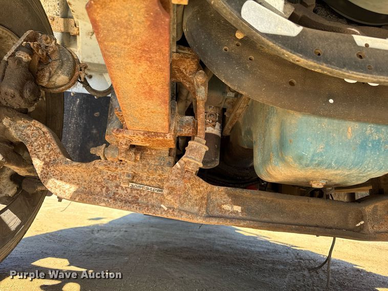 image for item DT0631 2006 International 7300 SBA box truck