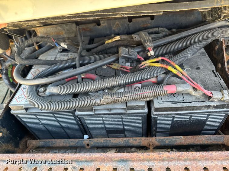 image for item DT0631 2006 International 7300 SBA box truck