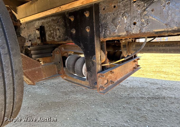 image for item DT0631 2006 International 7300 SBA box truck