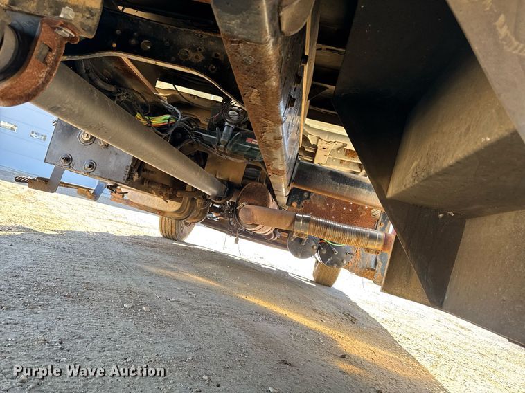 image for item DT0631 2006 International 7300 SBA box truck