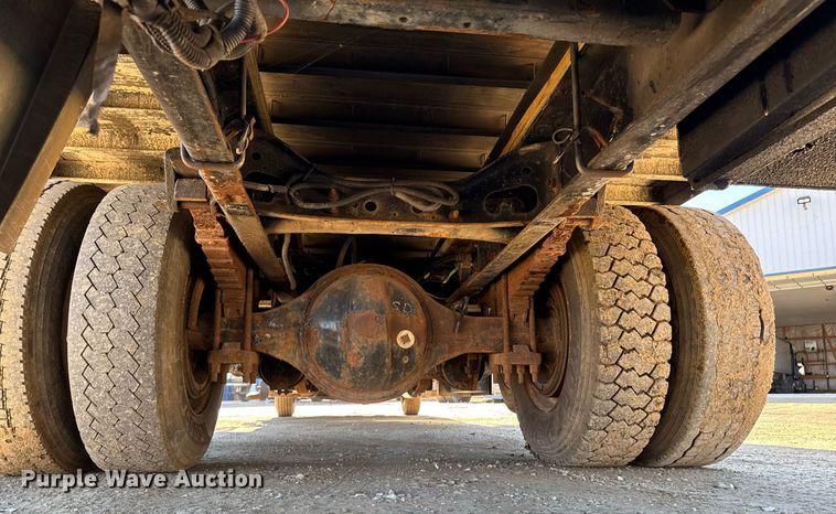 image for item DT0631 2006 International 7300 SBA box truck