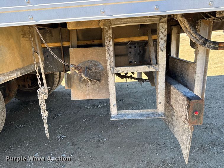 image for item DT0631 2006 International 7300 SBA box truck