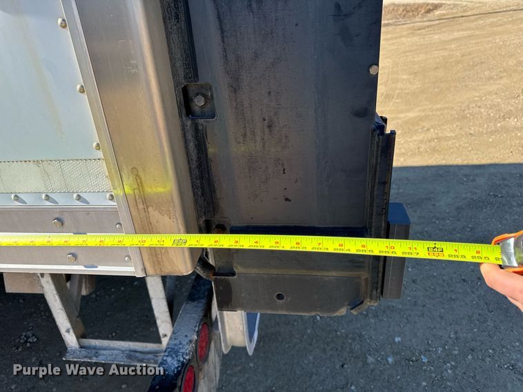 image for item DT0631 2006 International 7300 SBA box truck