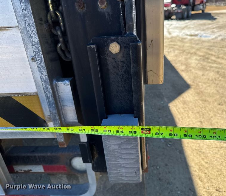 image for item DT0631 2006 International 7300 SBA box truck