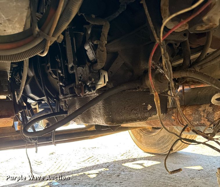 image for item DT0631 2006 International 7300 SBA box truck