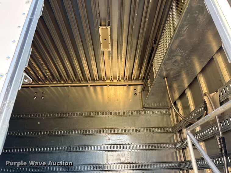 image for item DT0631 2006 International 7300 SBA box truck