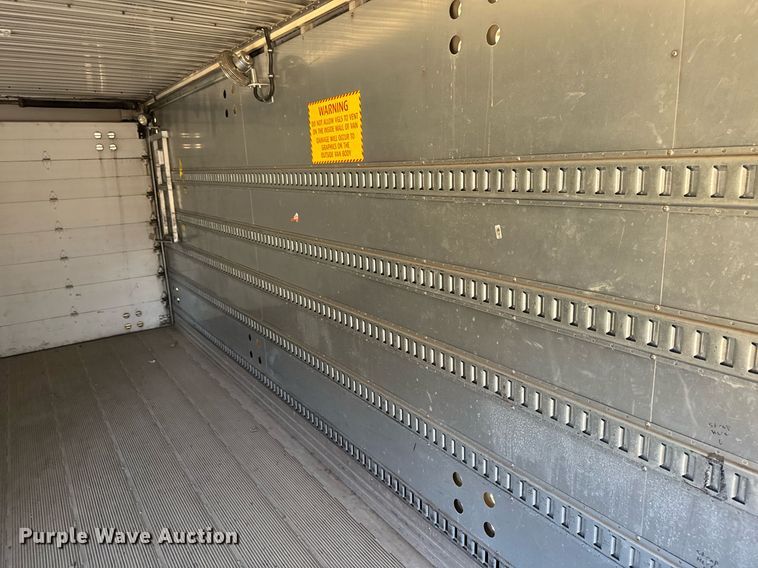 image for item DT0631 2006 International 7300 SBA box truck