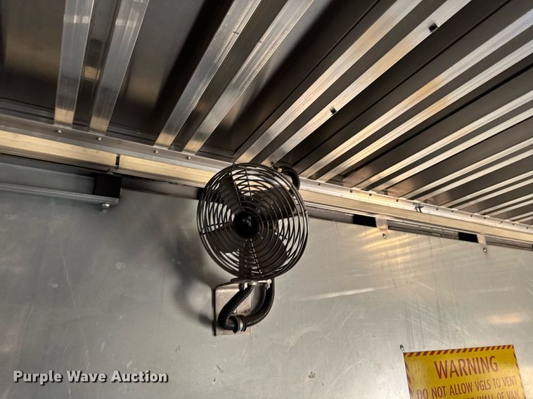 image for item DT0631 2006 International 7300 SBA box truck