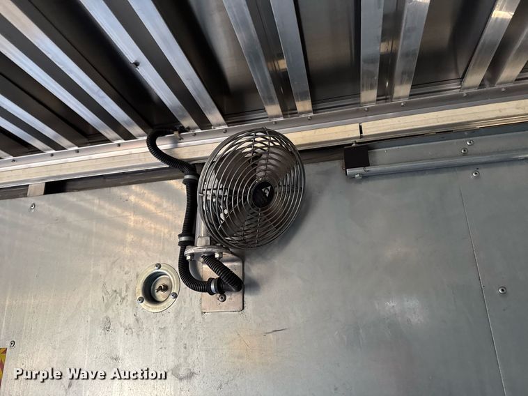 image for item DT0631 2006 International 7300 SBA box truck