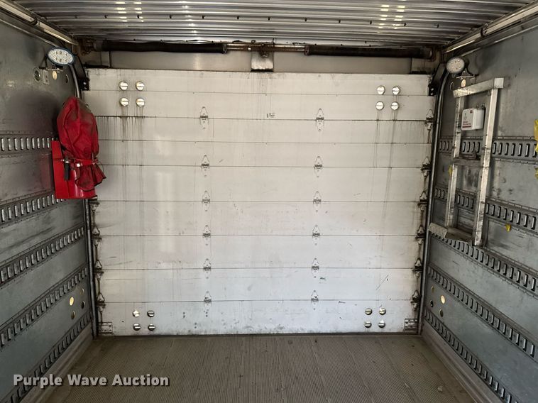 image for item DT0631 2006 International 7300 SBA box truck