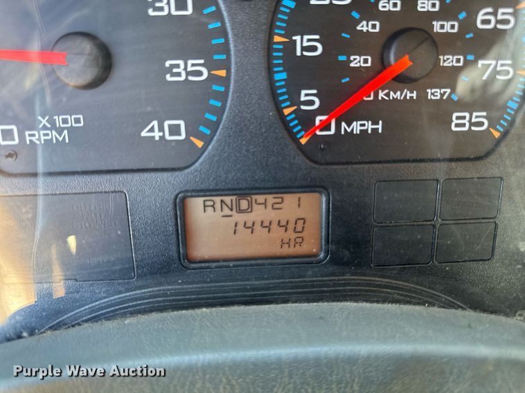 image for item DT0631 2006 International 7300 SBA box truck