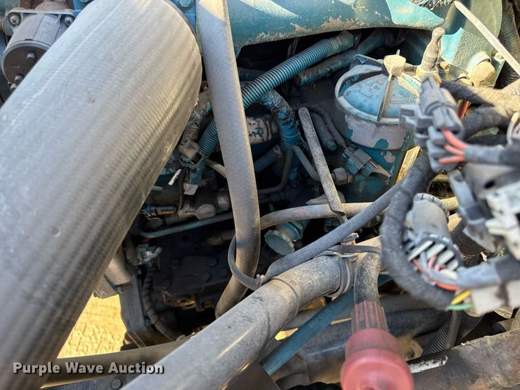 image for item DT0631 2006 International 7300 SBA box truck