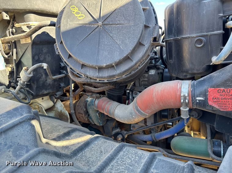 image for item DT0631 2006 International 7300 SBA box truck