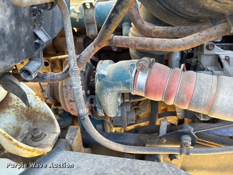 image for item DT0631 2006 International 7300 SBA box truck