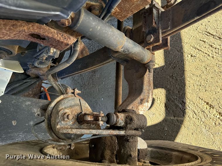 image for item DT0631 2006 International 7300 SBA box truck