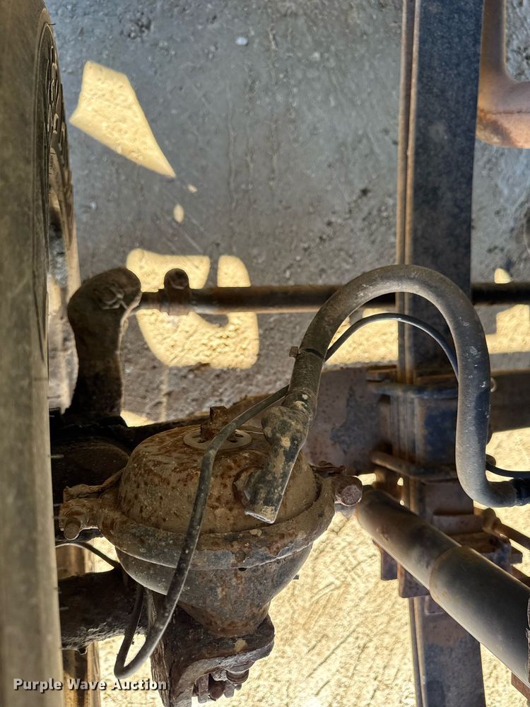 image for item DT0631 2006 International 7300 SBA box truck