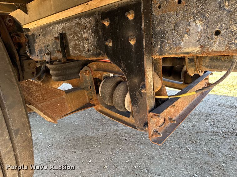 image for item DT0631 2006 International 7300 SBA box truck