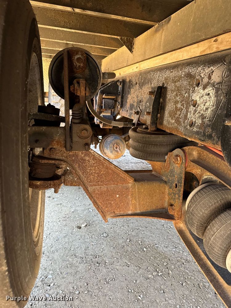 image for item DT0631 2006 International 7300 SBA box truck