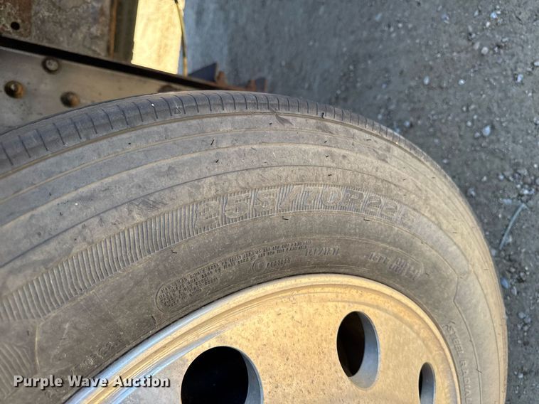 image for item DT0631 2006 International 7300 SBA box truck