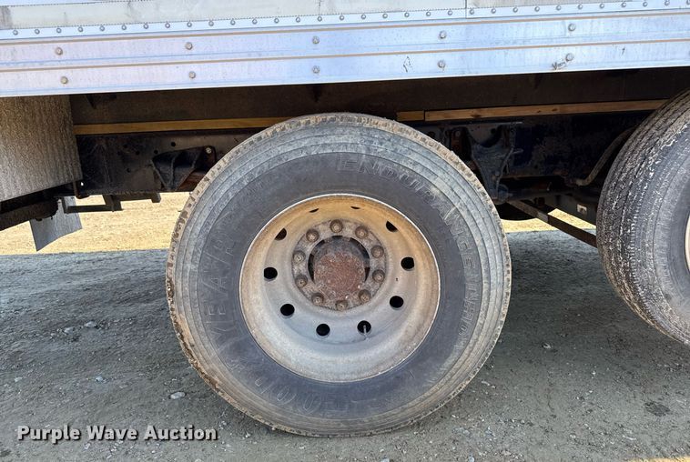 image for item DT0631 2006 International 7300 SBA box truck