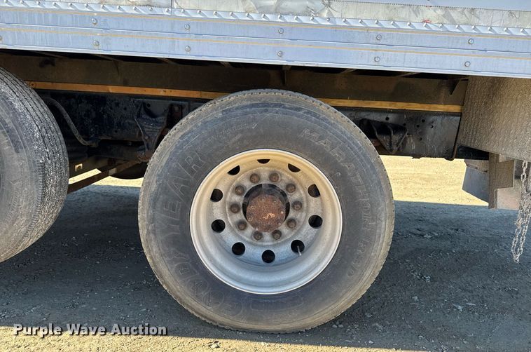 image for item DT0631 2006 International 7300 SBA box truck