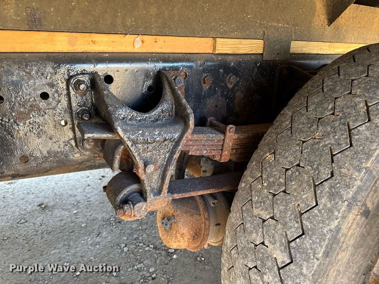 image for item DT0631 2006 International 7300 SBA box truck