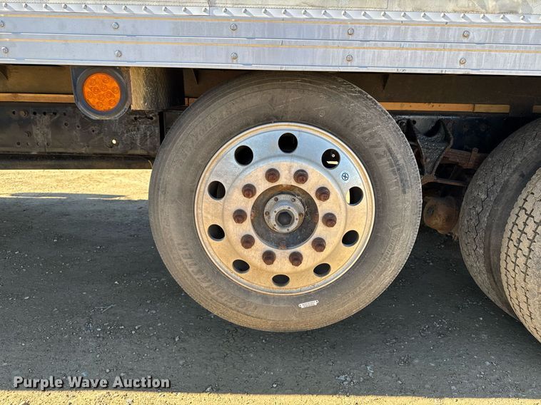 image for item DT0631 2006 International 7300 SBA box truck