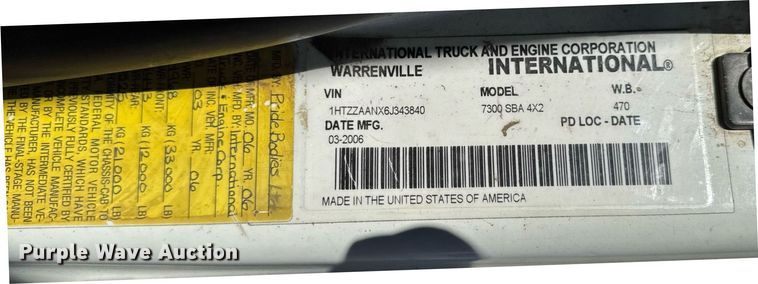 image for item DT0631 2006 International 7300 SBA box truck