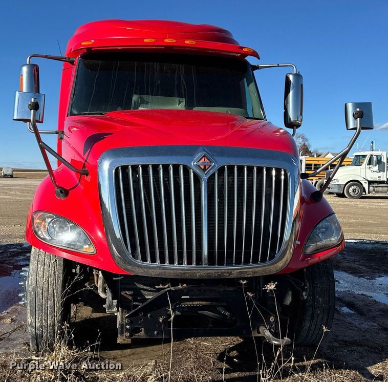 image for item DT0632 2013 International ProStar Plus 122 semi truck