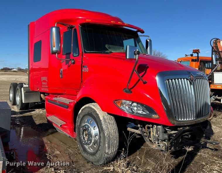 image for item DT0632 2013 International ProStar Plus 122 semi truck