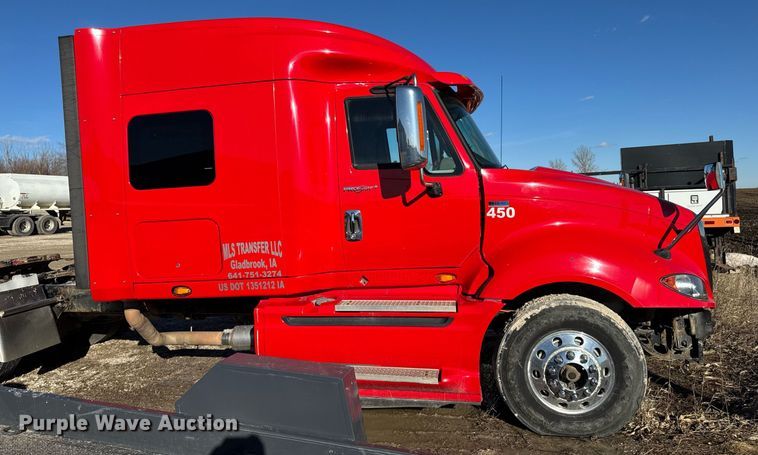 image for item DT0632 2013 International ProStar Plus 122 semi truck