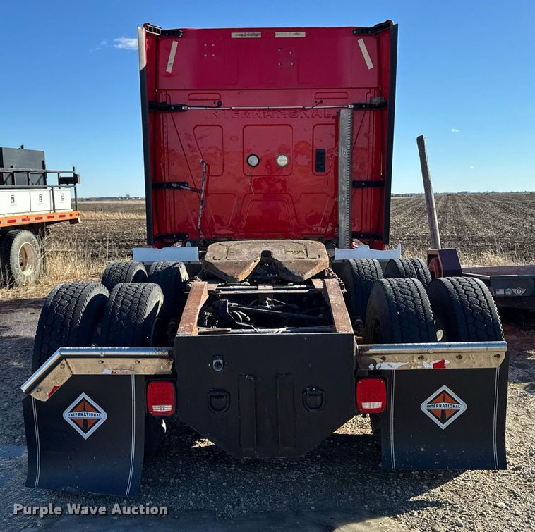 image for item DT0632 2013 International ProStar Plus 122 semi truck