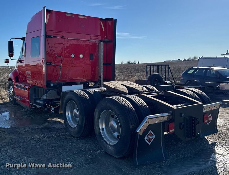 image for item DT0632 2013 International ProStar Plus 122 semi truck
