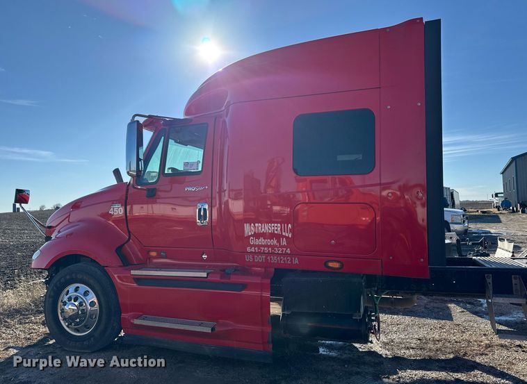 image for item DT0632 2013 International ProStar Plus 122 semi truck